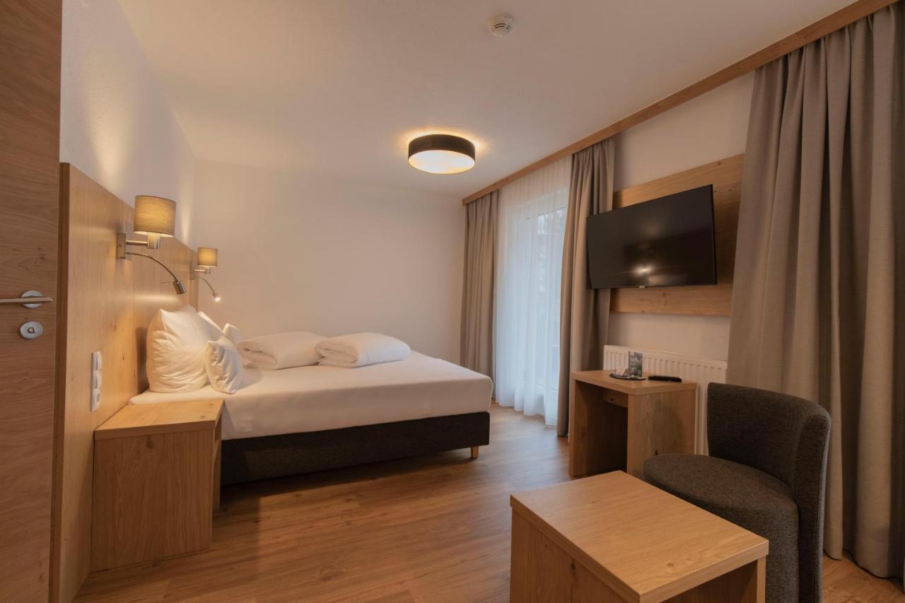 Berghotel Rasis Galtuer Exterior photo