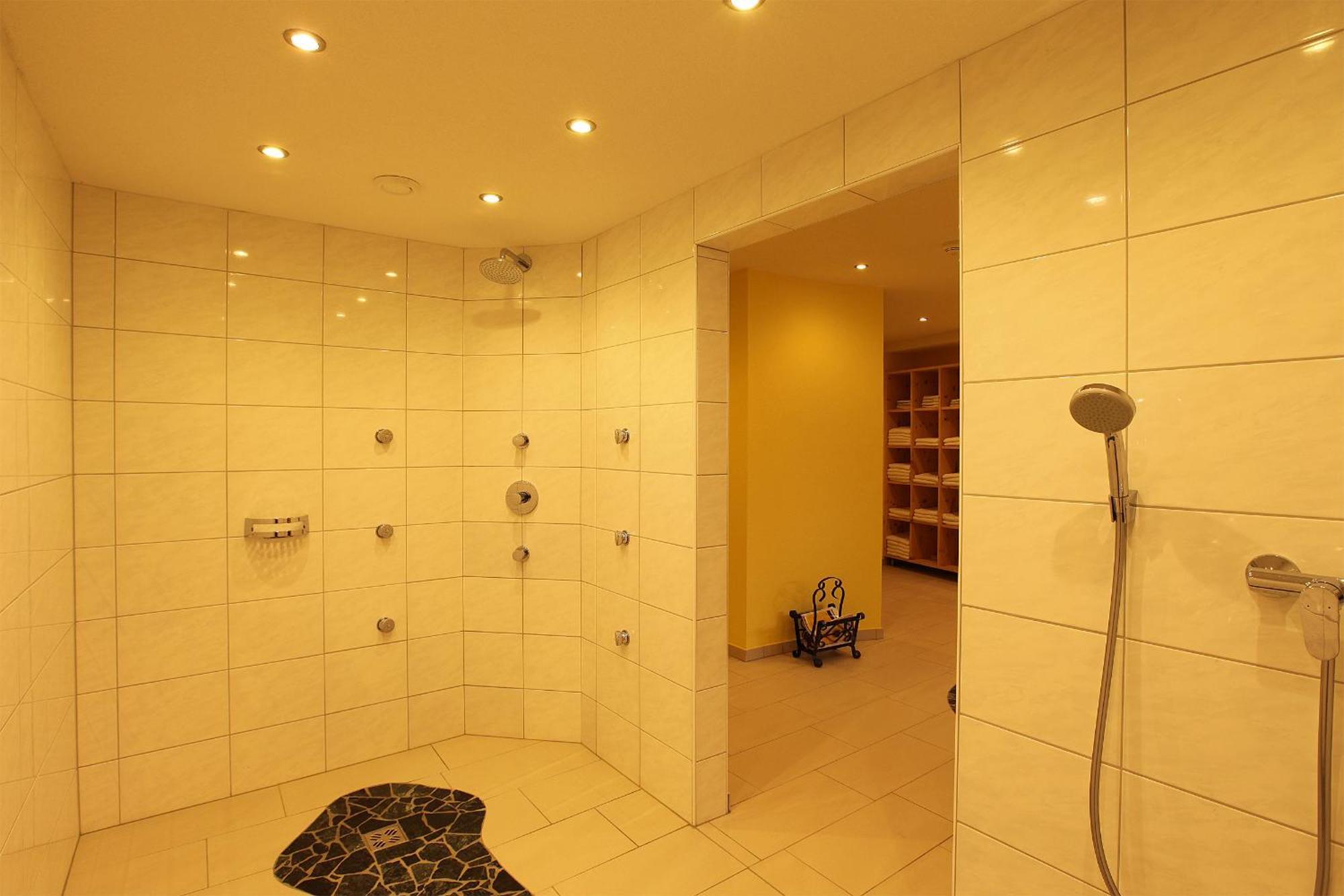 Berghotel Rasis Galtuer Exterior photo