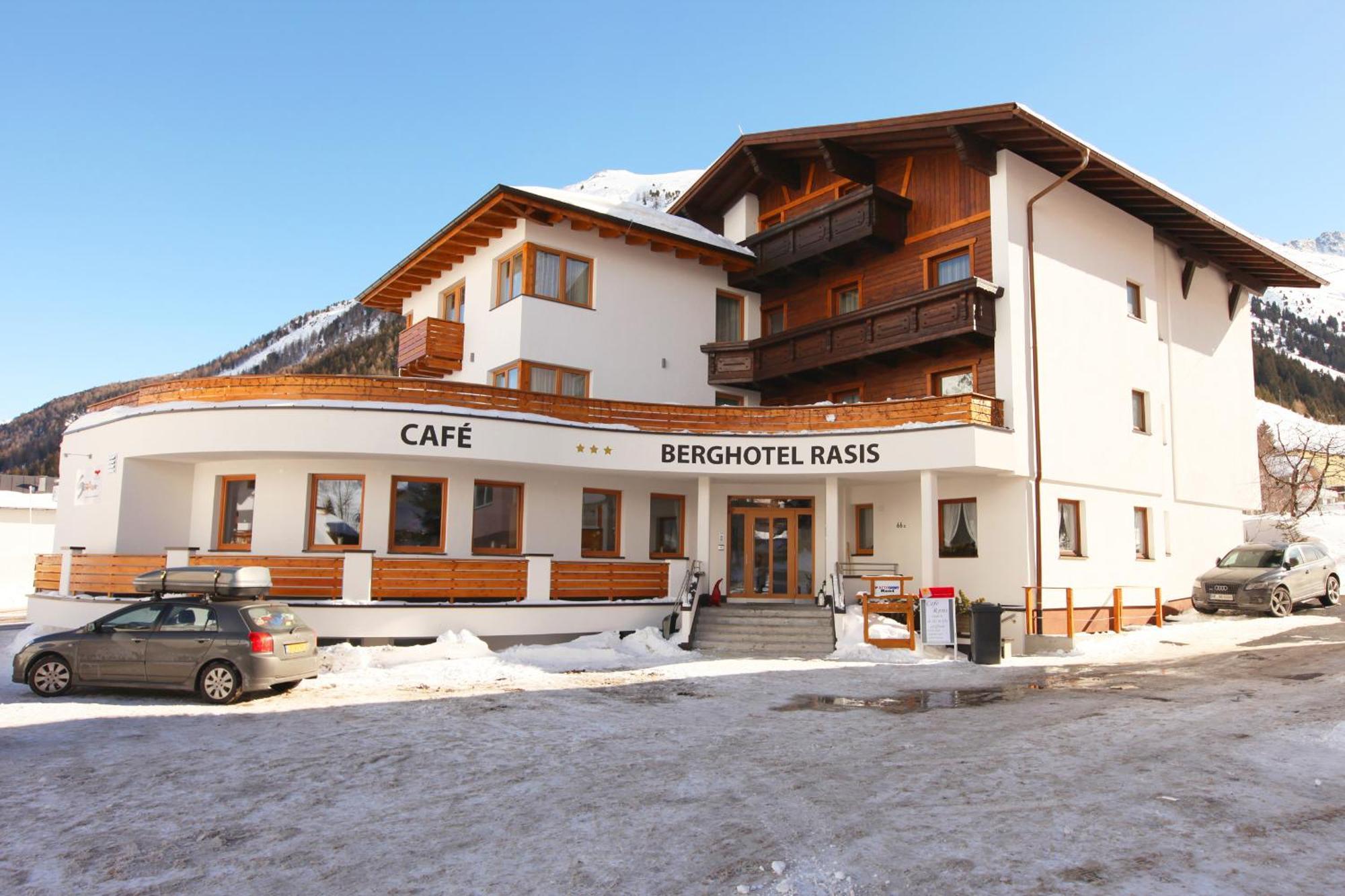 Berghotel Rasis Galtuer Exterior photo