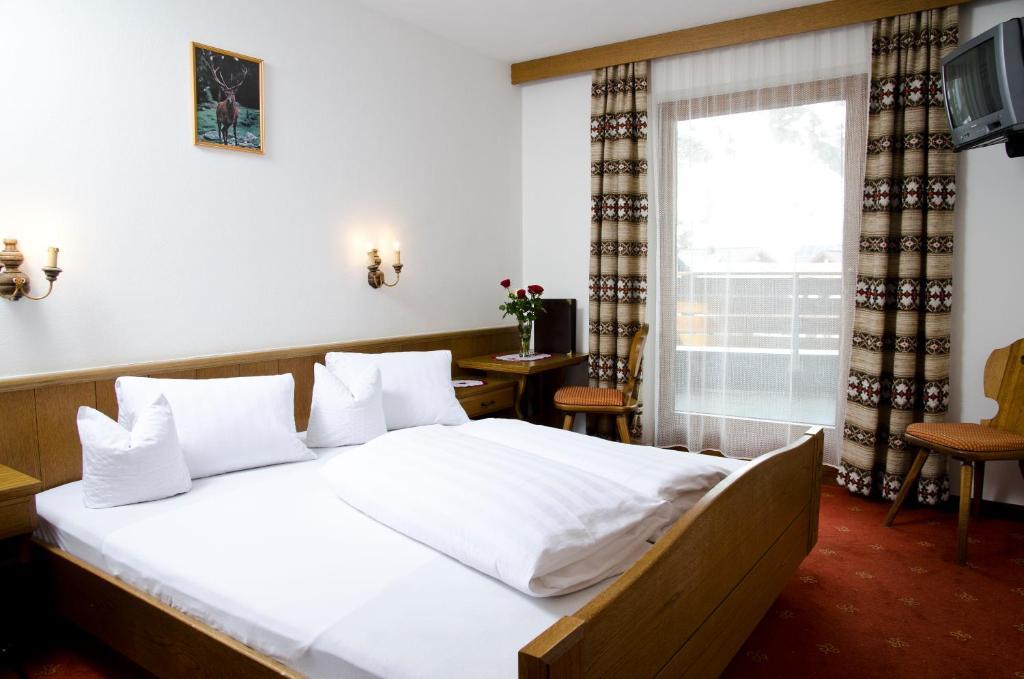 Berghotel Rasis Galtuer Exterior photo